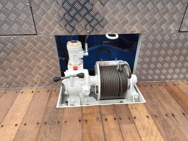 日野レンジャーセルフクレーン4段増トン（6t・8t）[写真13]