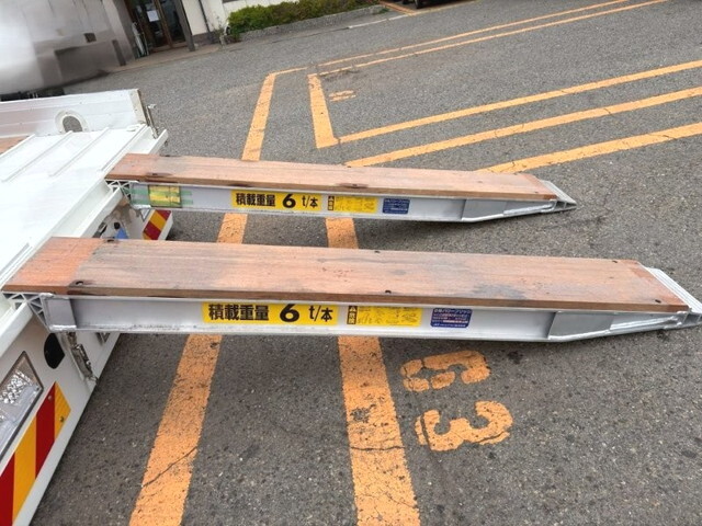 日野レンジャーセルフクレーン4段増トン（6t・8t）[写真14]