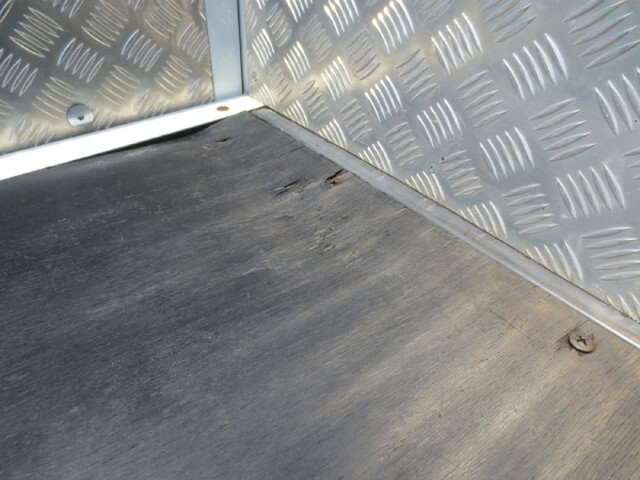 三菱ふそうキャンタークレーン3段小型（2t・3t）[写真18]