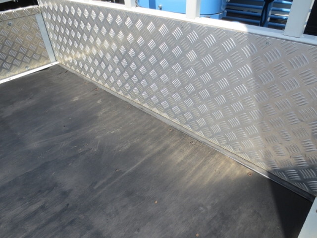 三菱ふそうキャンタークレーン3段小型（2t・3t）[写真19]