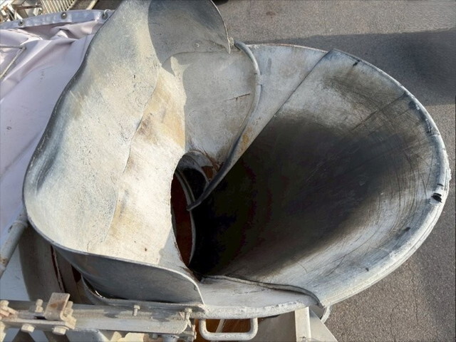 三菱ふそうファイターミキサー車（コンクリートミキサー）増トン（6t・8t）[写真08]