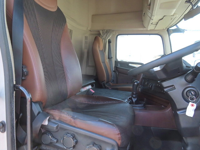 日野プロフィアトレーラーヘッド（トラクターヘッド）大型（10t）[写真17]