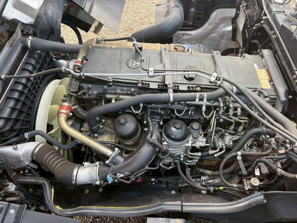 三菱ふそうスーパーグレートコンテナ専用車大型（10t）[写真14]