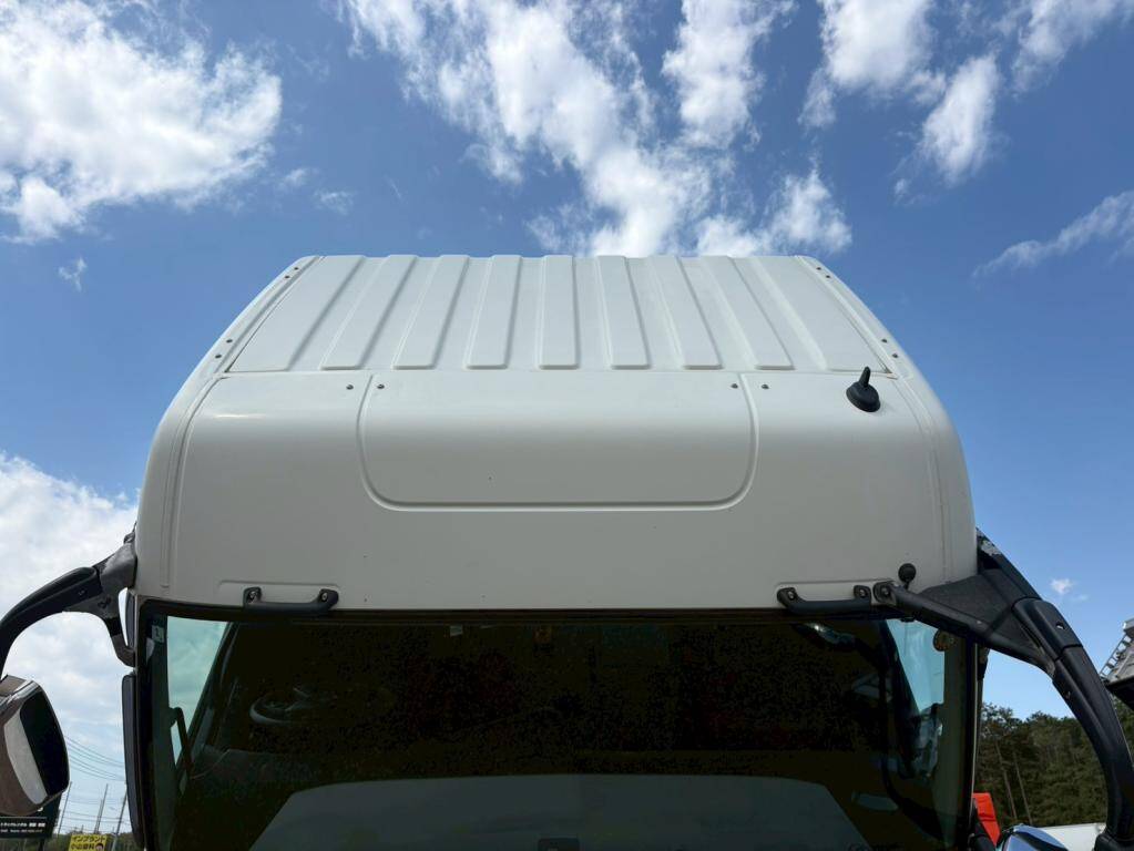 三菱ふそうスーパーグレートコンテナ専用車大型（10t）[写真16]