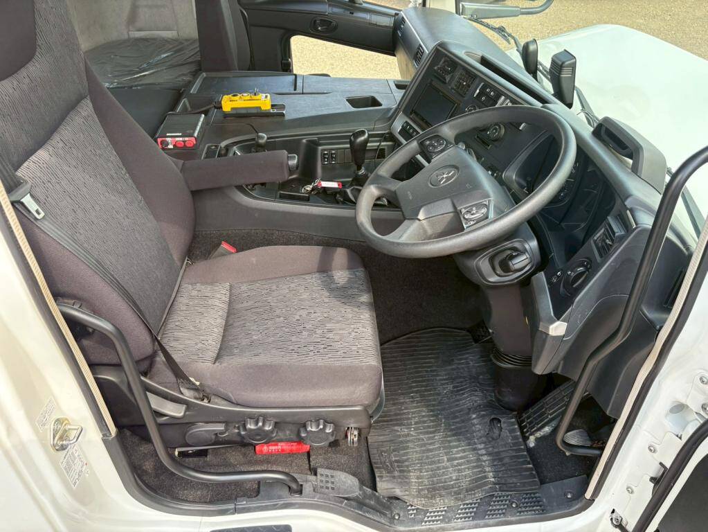 三菱ふそうスーパーグレートコンテナ専用車大型（10t）[写真17]