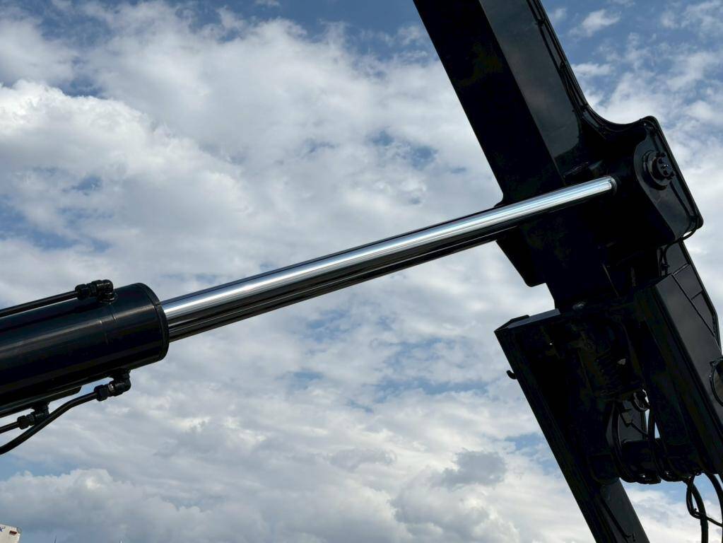 三菱ふそうスーパーグレートコンテナ専用車大型（10t）[写真08]