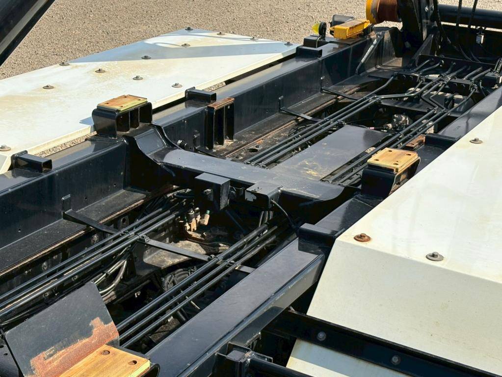 三菱ふそうスーパーグレートコンテナ専用車大型（10t）[写真09]