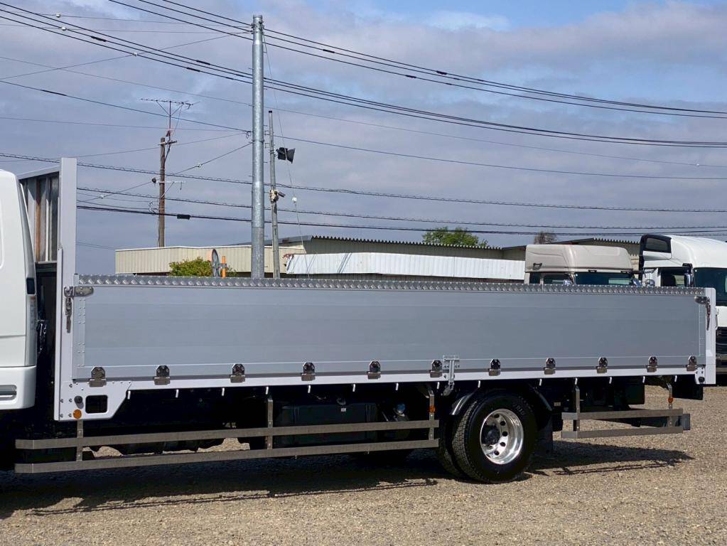 三菱ふそうファイターアルミブロック中型（4t）[写真05]