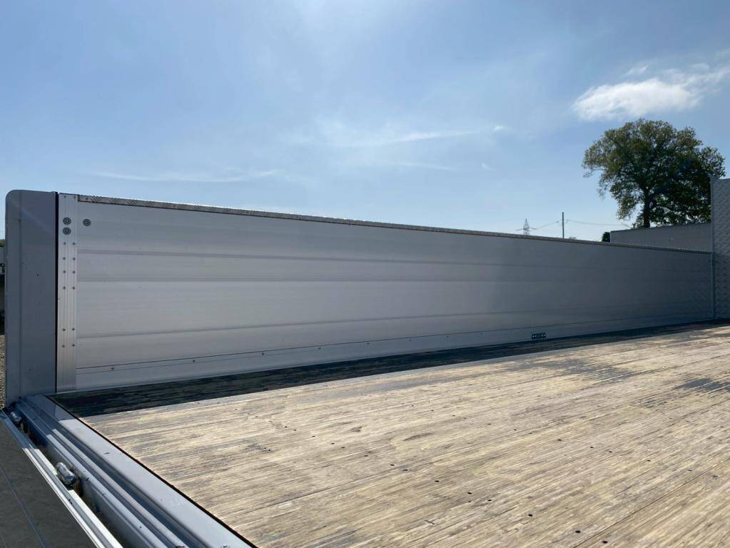 三菱ふそうファイターアルミブロック中型（4t）[写真08]