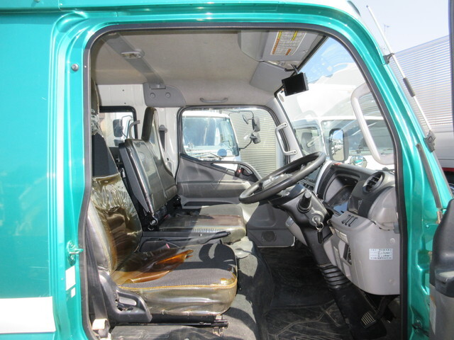 三菱ふそうキャンター平ボディ小型（2t・3t）[写真11]