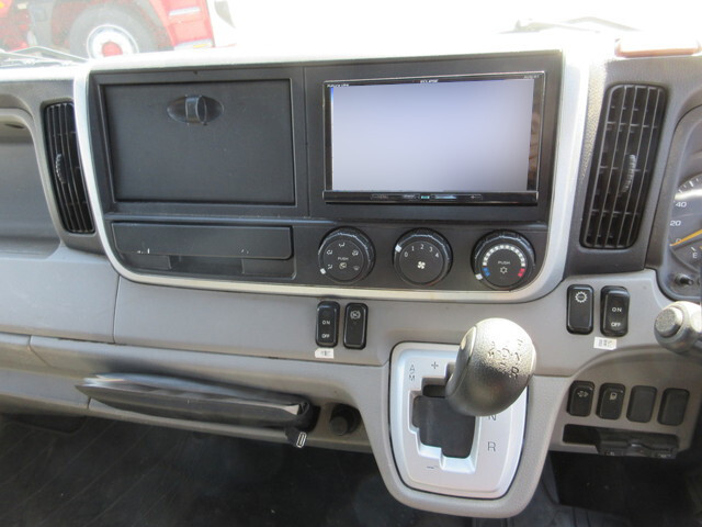 三菱ふそうキャンター平ボディ小型（2t・3t）[写真16]