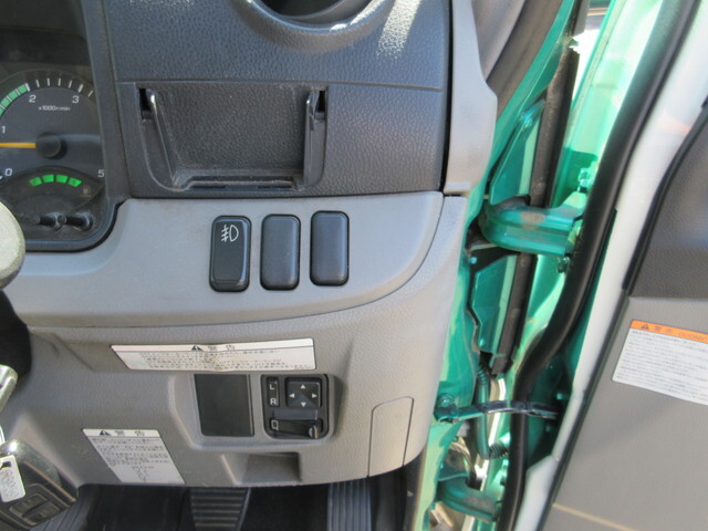 三菱ふそうキャンター平ボディ小型（2t・3t）[写真18]