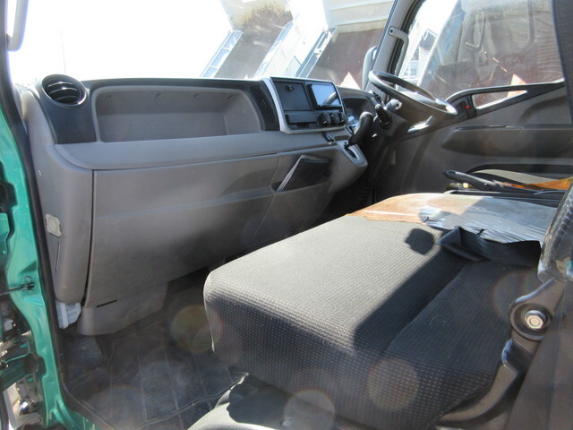 三菱ふそうキャンター平ボディ小型（2t・3t）[写真20]