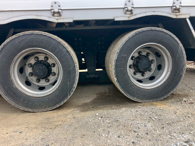 いすゞギガアルミウイング大型（10t）[写真12]