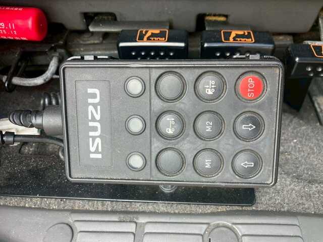 いすゞギガアルミウイング大型（10t）[写真18]