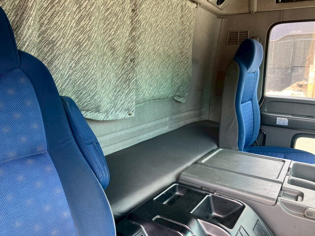 いすゞギガアルミウイング大型（10t）[写真28]