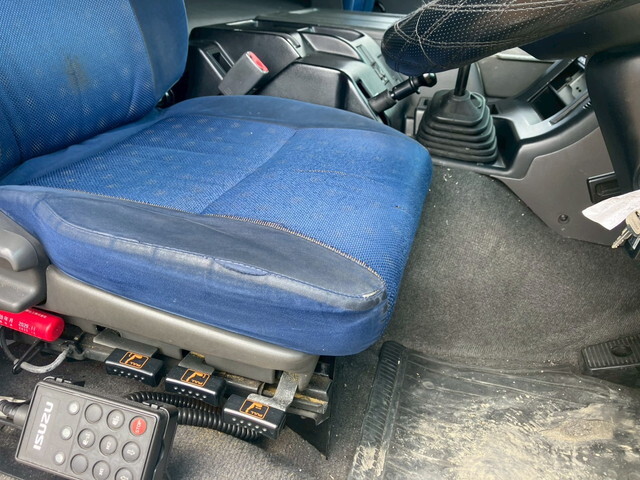 いすゞギガアルミウイング大型（10t）[写真30]