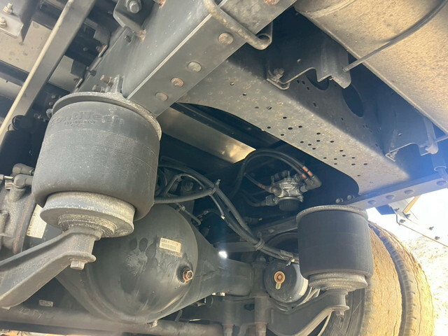 いすゞギガアルミウイング大型（10t）[写真35]