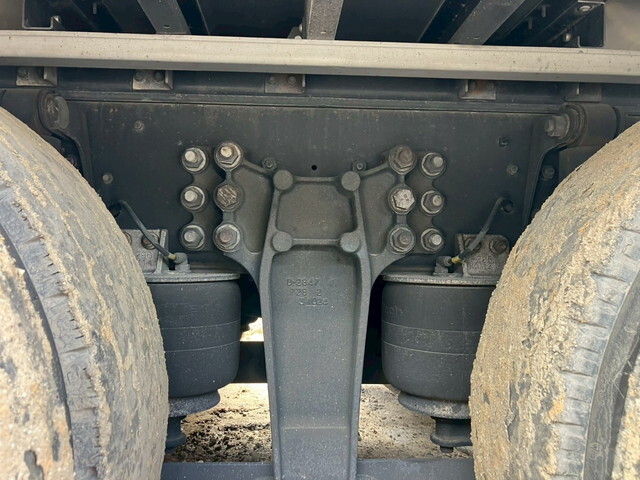 いすゞギガアルミウイング大型（10t）[写真37]