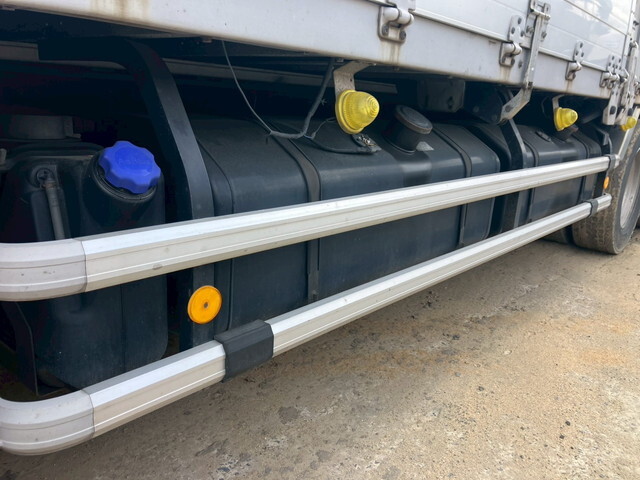 いすゞギガアルミウイング大型（10t）[写真38]