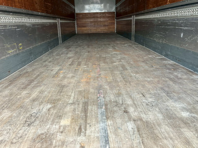 いすゞギガアルミウイング大型（10t）[写真09]