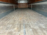 いすゞギガアルミウイング大型（10t）[写真10]