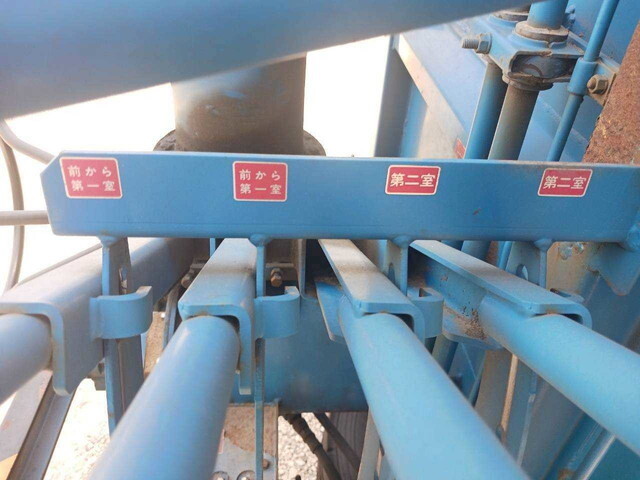 いすゞフォワードタンク車（タンクローリー）増トン（6t・8t）[写真12]