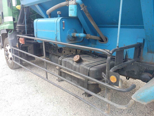 いすゞフォワードタンク車（タンクローリー）増トン（6t・8t）[写真17]