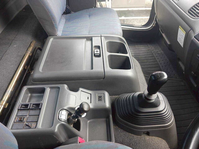 いすゞフォワードタンク車（タンクローリー）増トン（6t・8t）[写真32]