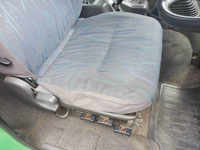 いすゞフォワードタンク車（タンクローリー）増トン（6t・8t）[写真35]