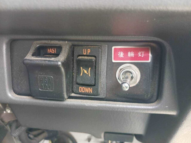 いすゞフォワードタンク車（タンクローリー）増トン（6t・8t）[写真37]