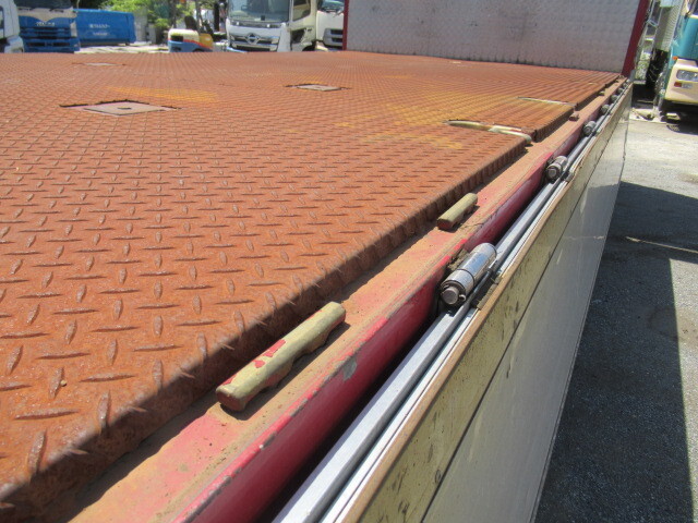 三菱ふそうスーパーグレートアルミブロック大型（10t）[写真13]