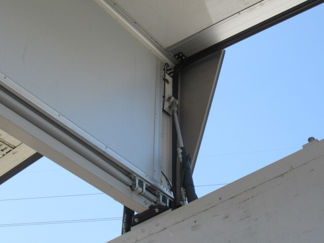 三菱ふそうスーパーグレートパネルウイング大型（10t）[写真21]