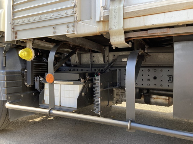 三菱ふそうキャンターアルミバン小型（2t・3t）[写真10]