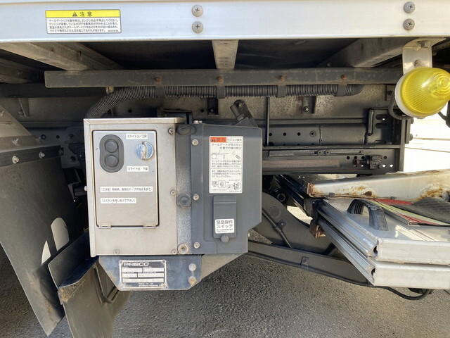 三菱ふそうキャンターアルミバン小型（2t・3t）[写真11]