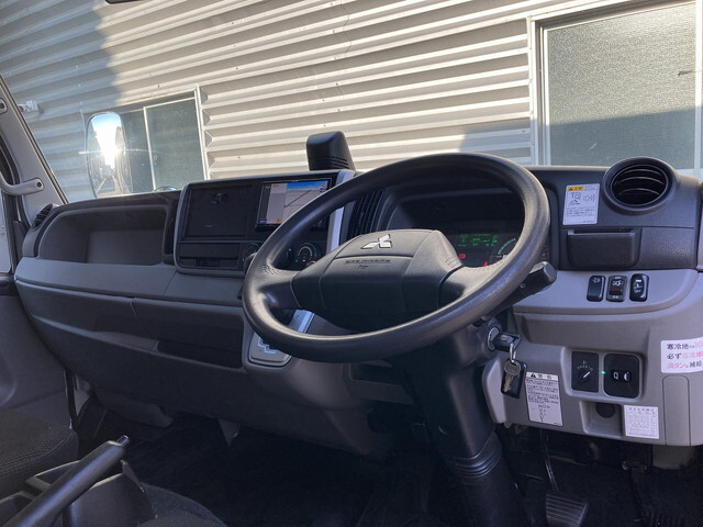 三菱ふそうキャンターアルミバン小型（2t・3t）[写真15]