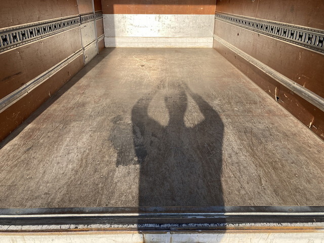 三菱ふそうキャンターアルミバン小型（2t・3t）[写真23]