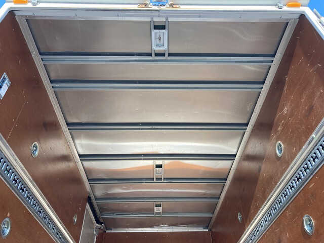 三菱ふそうキャンターアルミバン小型（2t・3t）[写真24]