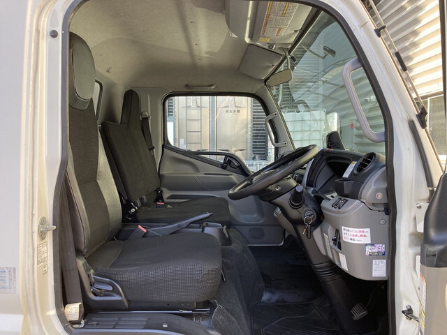 三菱ふそうキャンターアルミバン小型（2t・3t）[写真30]