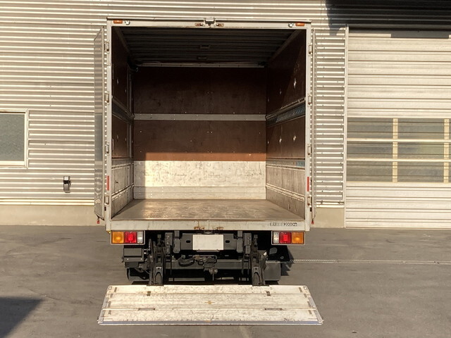 三菱ふそうキャンターアルミバン小型（2t・3t）[写真05]