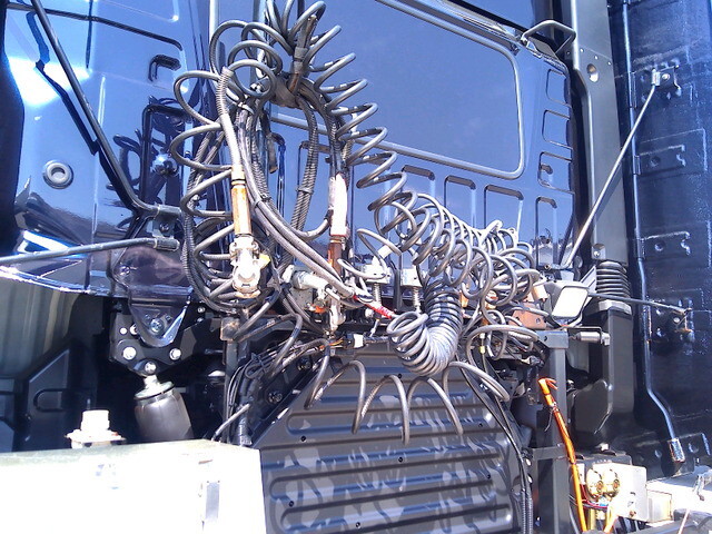 日野プロフィアトレーラーヘッド（トラクターヘッド）大型（10t）[写真10]