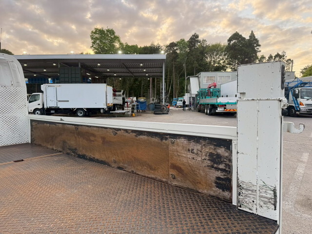 いすゞエルフ平ボディ小型（2t・3t）[写真13]