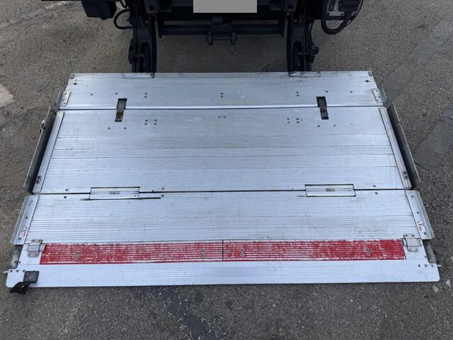 いすゞエルフアルミバン小型（2t・3t）[写真10]