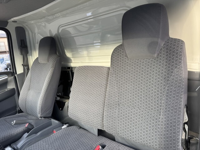 いすゞエルフアルミバン小型（2t・3t）[写真32]