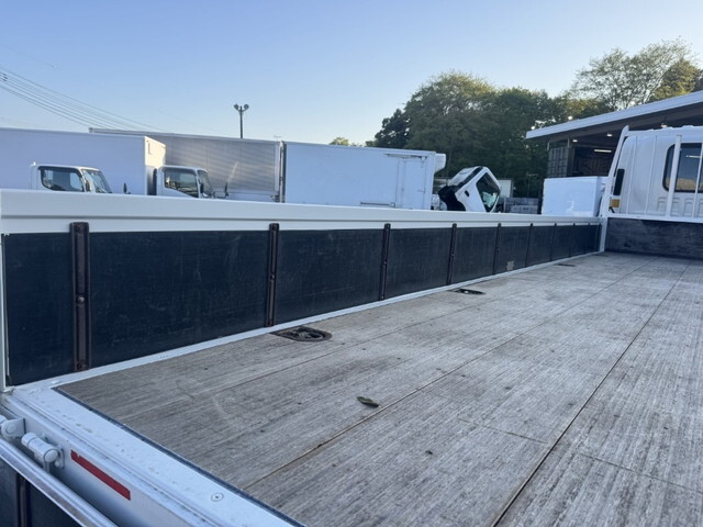 いすゞフォワード平ボディ中型（4t）[写真11]