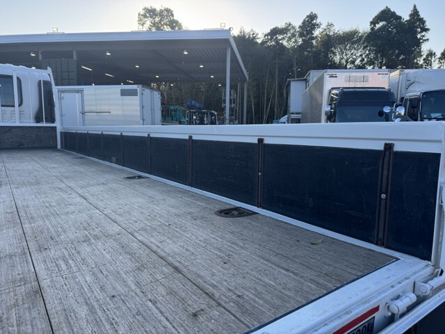 いすゞフォワード平ボディ中型（4t）[写真12]