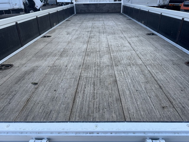 いすゞフォワード平ボディ中型（4t）[写真13]