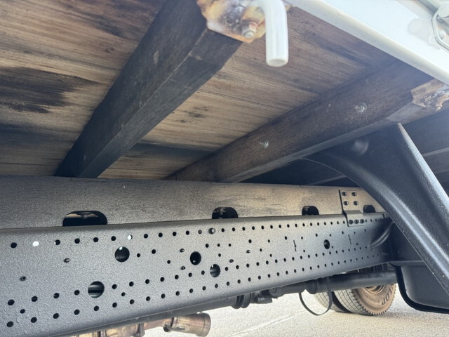 いすゞフォワード平ボディ中型（4t）[写真15]