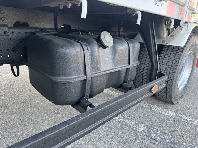 いすゞフォワード平ボディ中型（4t）[写真20]