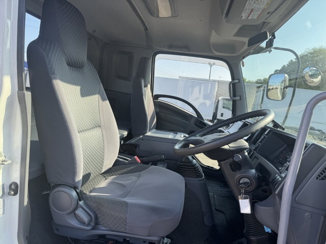 いすゞフォワード平ボディ中型（4t）[写真21]